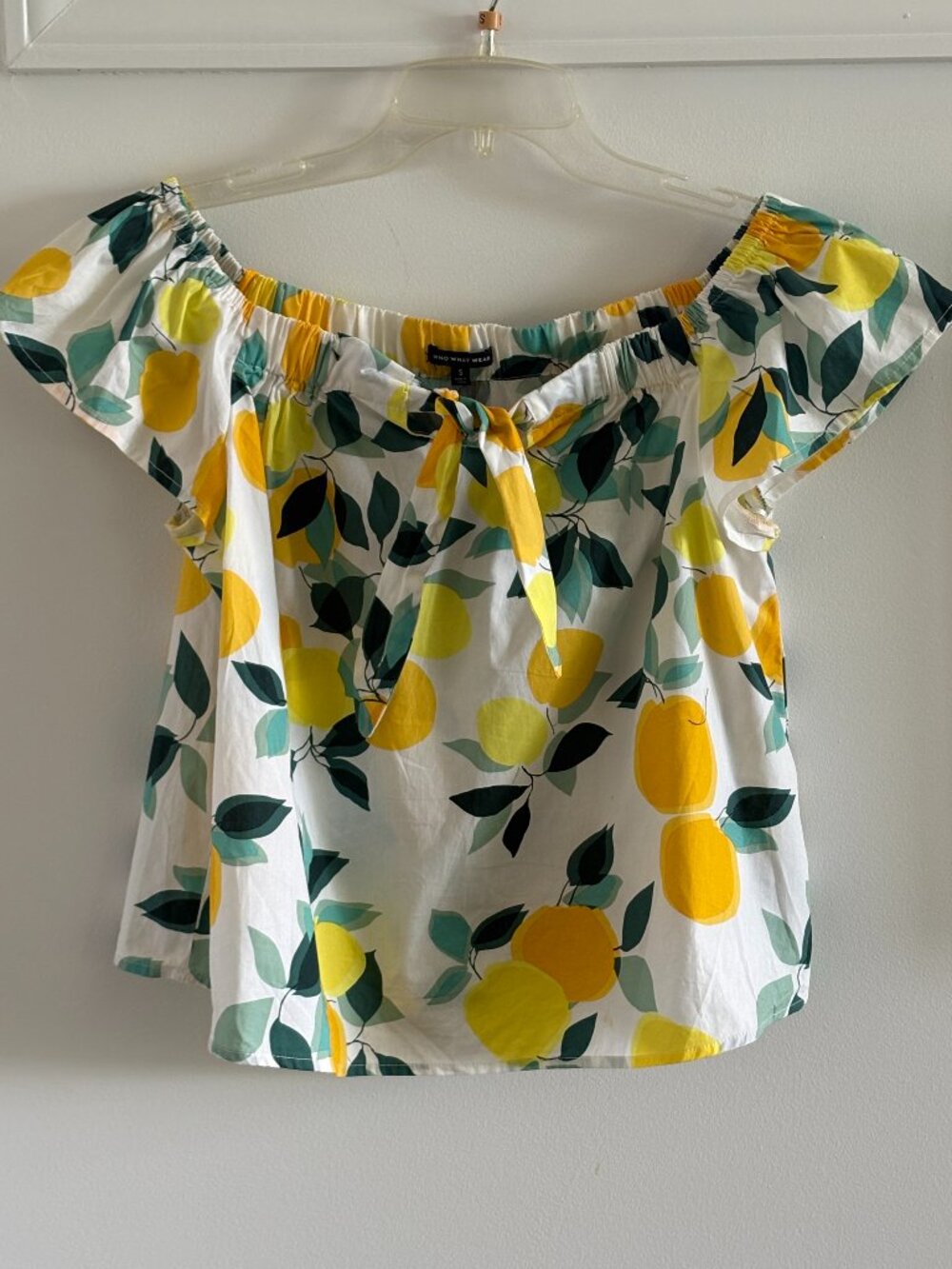 Who What Wear, Off The Shoulder Top w Cap Sleeves and Tie, Fruit Pattern. Size S